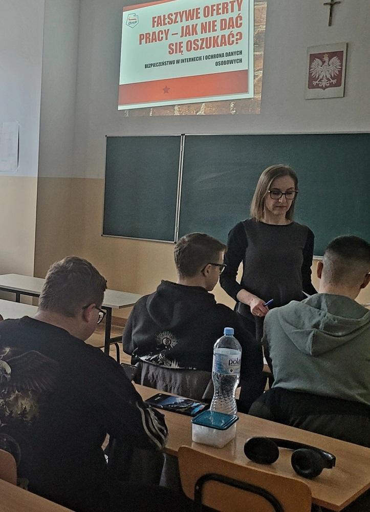 Rekruter czy oszust – nie daj się oszukać