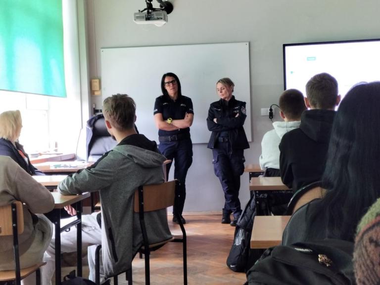 Młodzież a Prawo – Uczestnicy Hufca Pracy w Dębicy uczą się odpowiedzialności