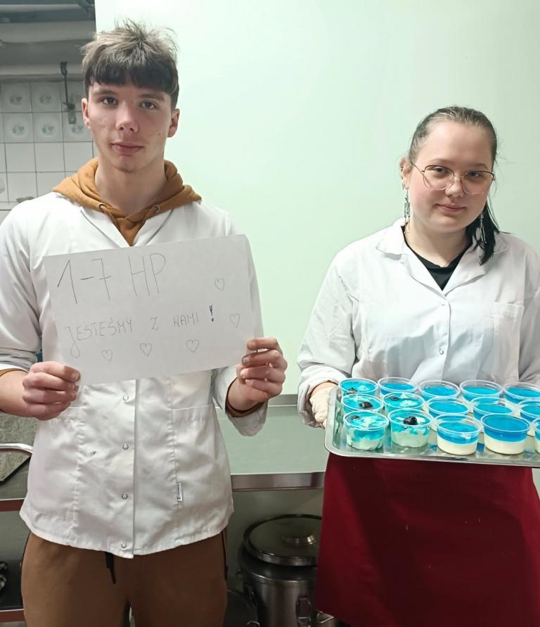 Młodzież dzierżoniowskiego Hufca Pracy przygotowała desery na Dzień Świadomości Autyzmu