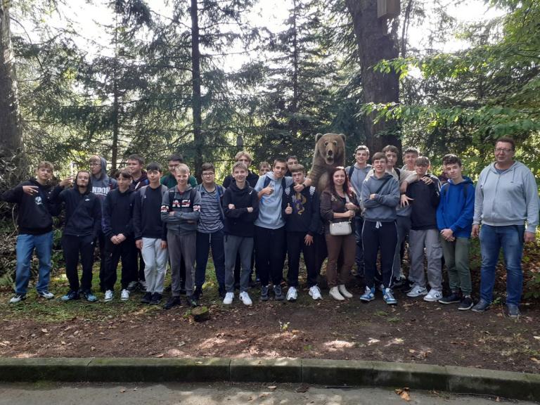 „Poznajemy las” – wyjście integracyjne uczestników 9-10 Hufca Pracy