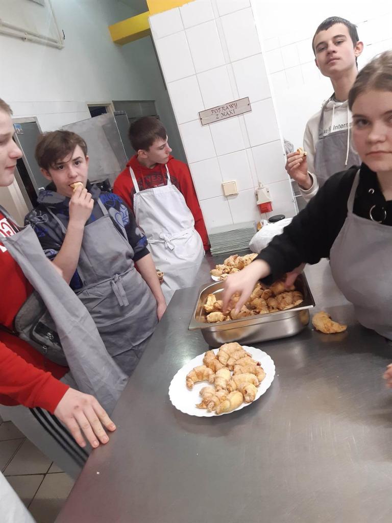 Pokaz umiejętności zawodowych piekarza w MCK Oleśnica 