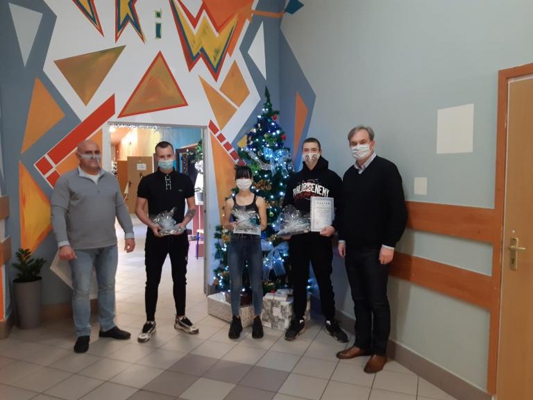 Świąteczne zawody w tenisie stołowym w CKiW OHP Tarnów