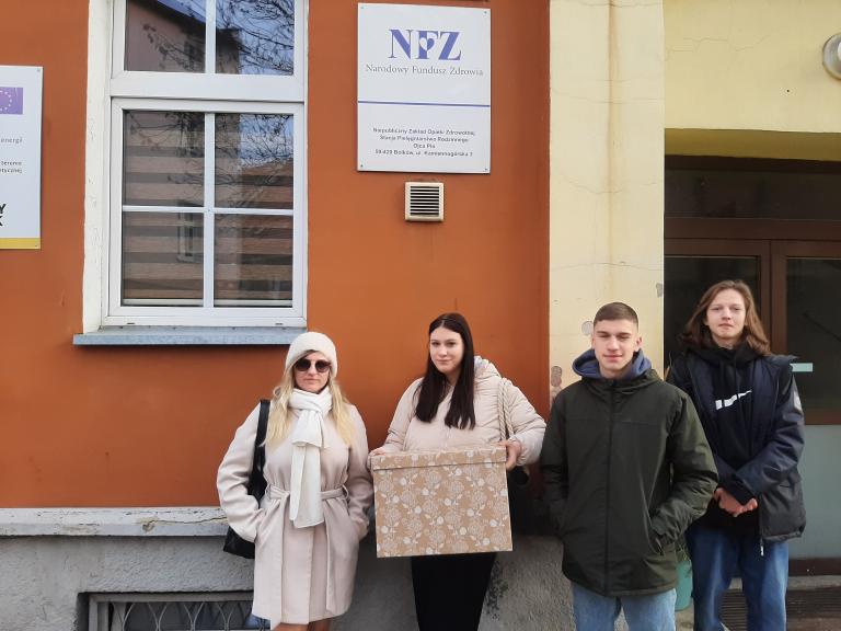 Spotkanie młodzieży z seniorami w jaworskim DPS  z okazji Dnia Babci i Dziadka