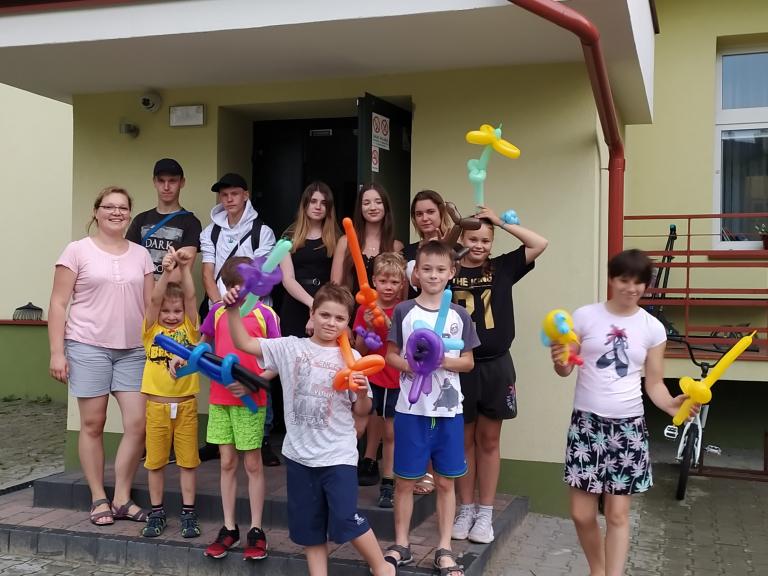 Wakacyjne spotkanie z dziećmi z Domu Dziecka, przekazujemy uśmiech