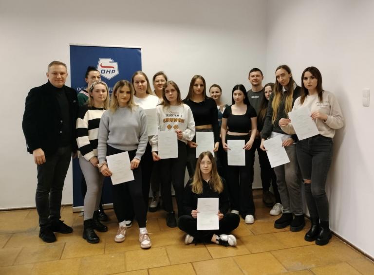 Szkolenie z koloryzacji, przedłużania i zagęszczania włosów w Młodzieżowym Centrum  Kariery w Słupcy