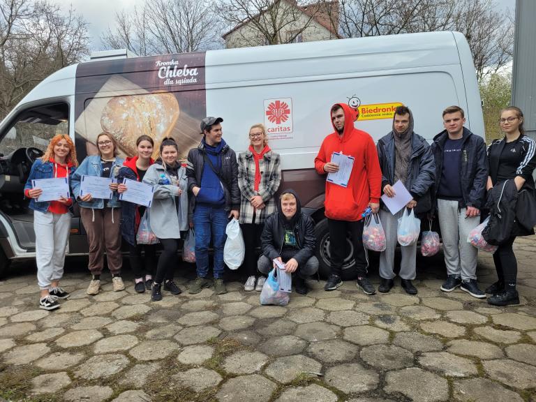 „Pakujemy wielkanocne paczki dla najuboższych”