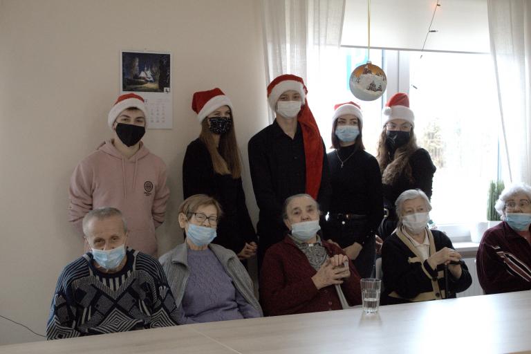 KOLĘDOWANIE Z SENIORAMI W PYSKOWICACH