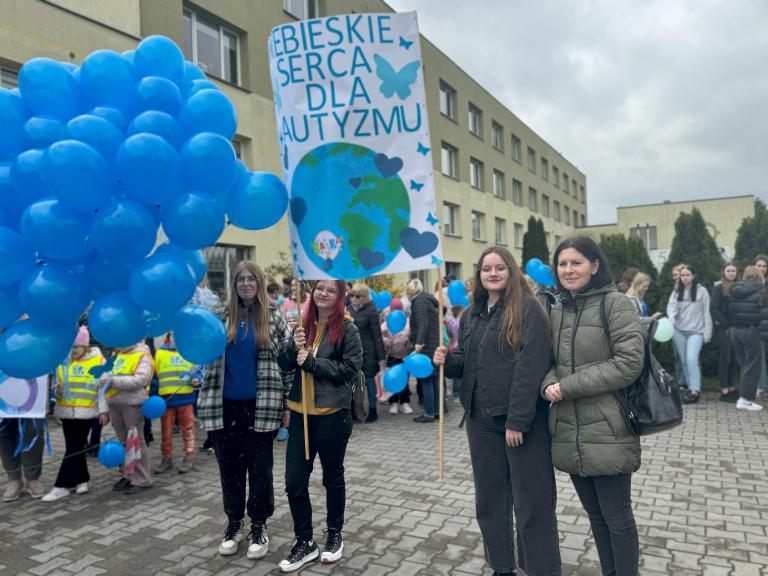 Młodzież z Hufca Pracy w Słupcy uczestnikami marszu z okazji Dnia Świadomości Autyzmu