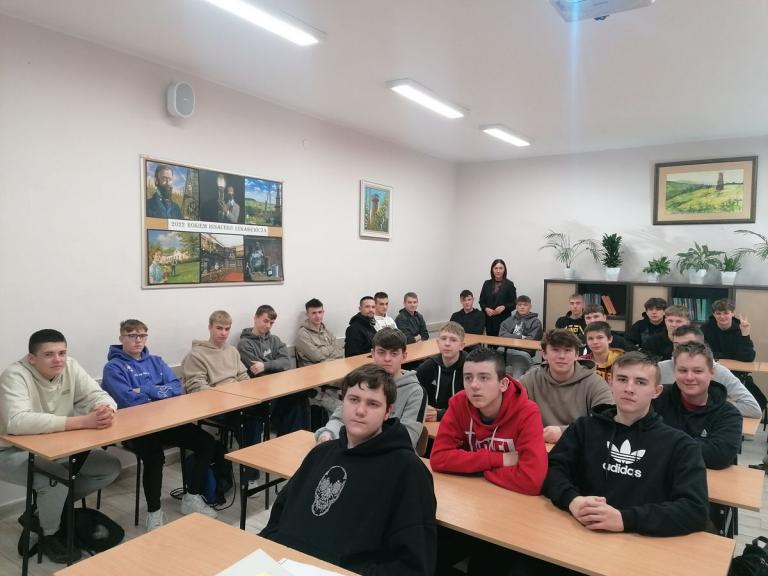 Zajęcia z rynku pracy w 9-9 HP w Krośnie