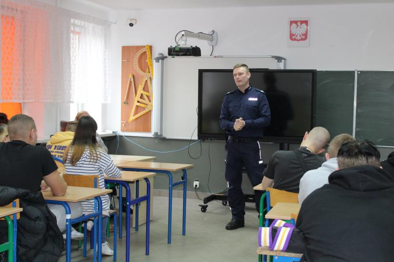 Spotkanie profilaktyczne z funkcjonariuszem Policji 