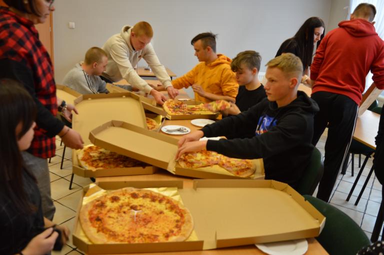 Familiada i pizza na Dzień Dziecka