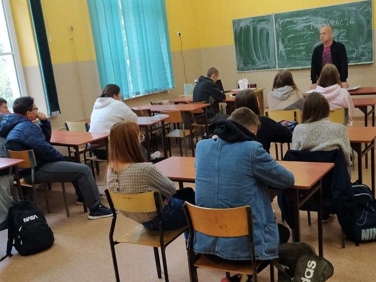 Młodzież dębickiego Hufca Pracy poznała zasady zdrowego stylu życia