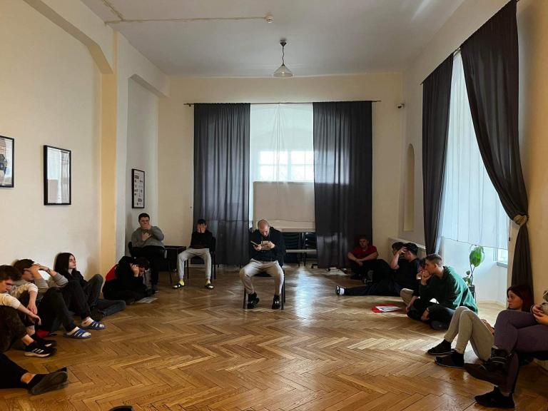 Młodzież OHP w społecznej kampanii ,, Cała Polska czyta dzieciom''