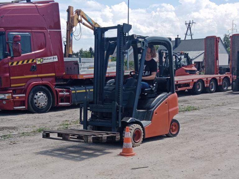 Operator wózków widłowych w CEiPM w Tarnobrzegu