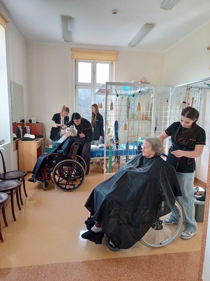 CKiW w Tarnowie: Nowa fryzura dla seniorów