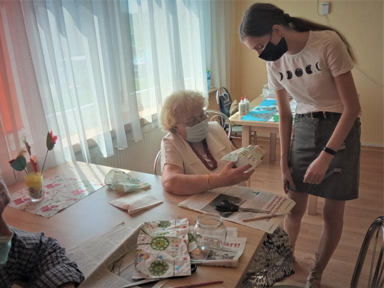 Warsztaty artystyczne w dziennym domu opieki Senior-WIGOR