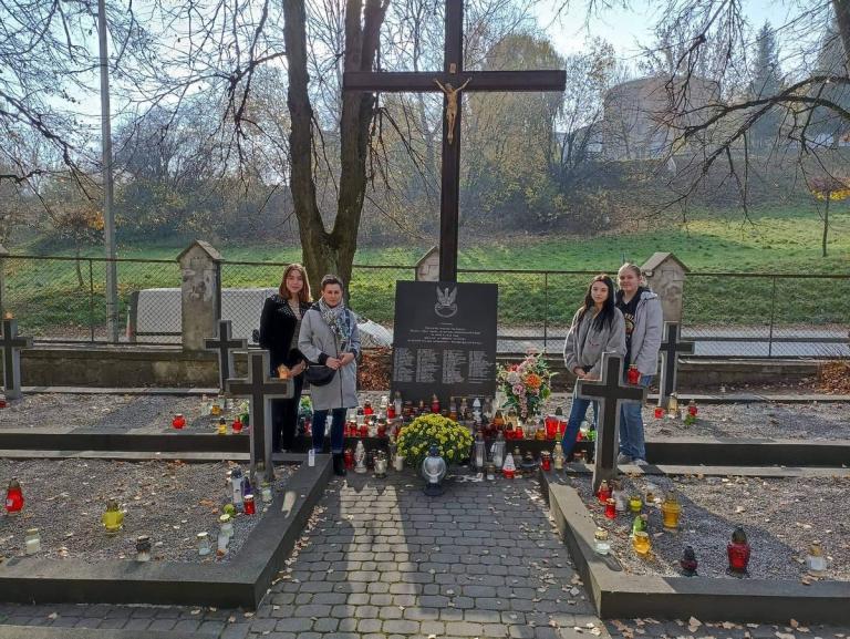 Realizacja inicjatywy „Znajdź grób zapomniany” w przemyskim Hufcu