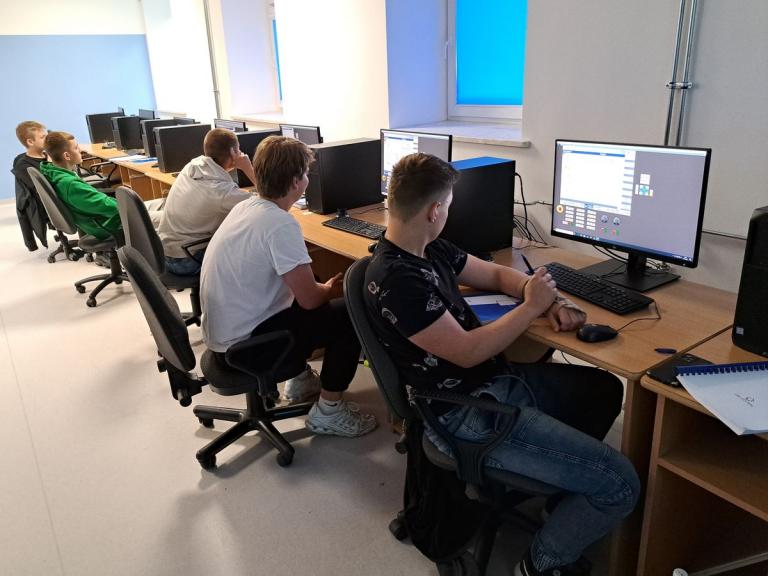 Początek wakacji z uprawnieniami operatora CNC