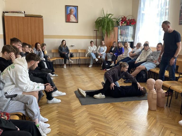 Pierwsza Pomoc Przedmedyczna w 9-10 Hufcu Pracy w Krośnie