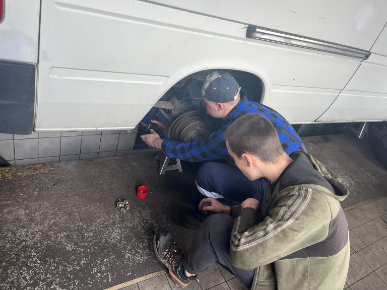 Dobrego mechanika czyni praktyka