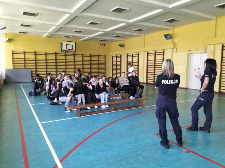 O bezpieczeństwie na wakacjach w dębickim Hufcu Pracy