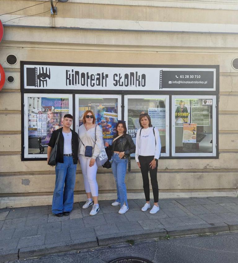 Wyjście do kina uczestników Hufca Pracy w Śremie