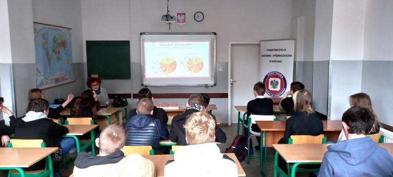 Spotkanie młodzieży z kościańskiego Hufca Pracy z pracownikami sanepidu