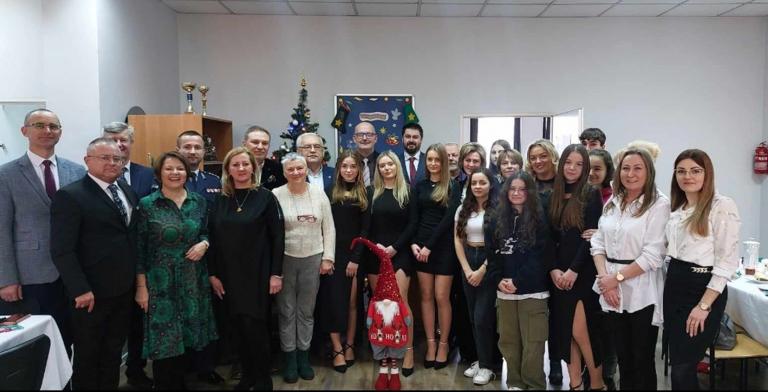 Świąteczne kolędowanie Hufca Pracy w Turku