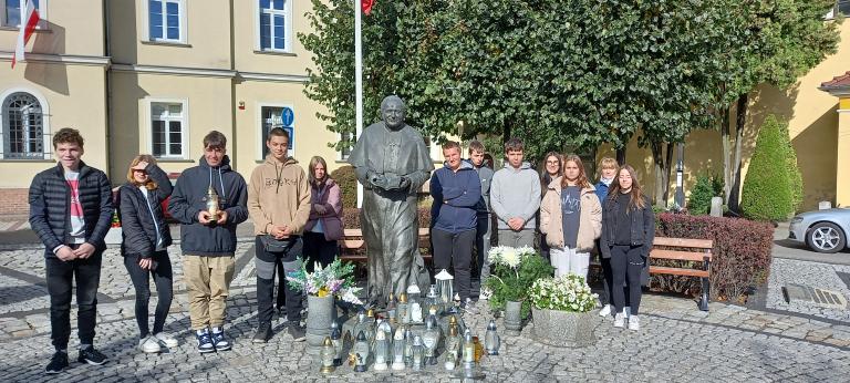 Obchody 45. rocznicy Pontyfikatu Jana Pawła II w kościańskim Hufcu Pracy