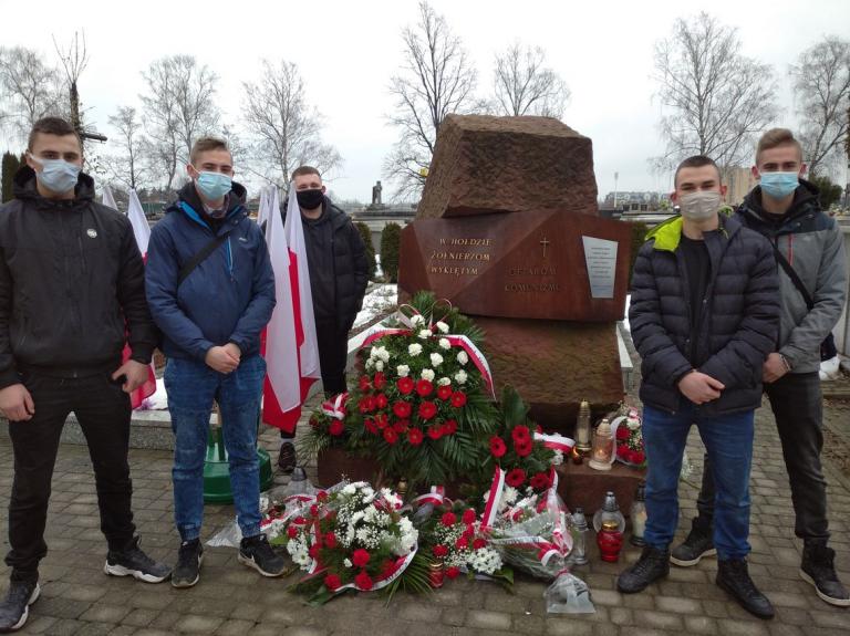 Cześć i Chwała Bohaterom