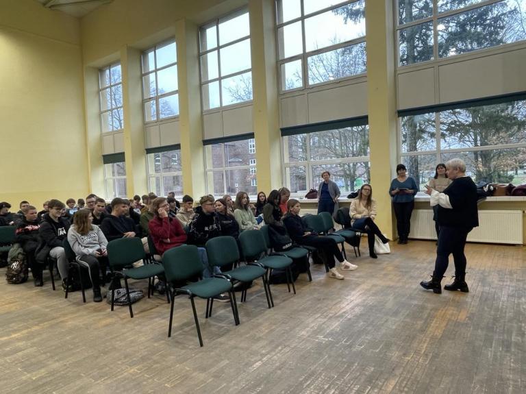 Młodzież podczas realizacji programu „Witamy w OHP”