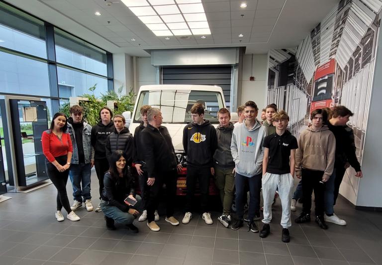 Wizyta studyjna w Volkswagen Września z Młodzieżowym Centrum Kariery w Środzie Wielkopolskiej