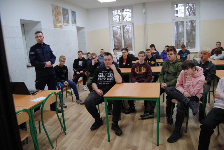 Zajęcia z zakresu bezpieczeństwa uczestników ruchu drogowego w Ośrodku Szkolenia i Wychowania w Szamocinie i Próchnowie