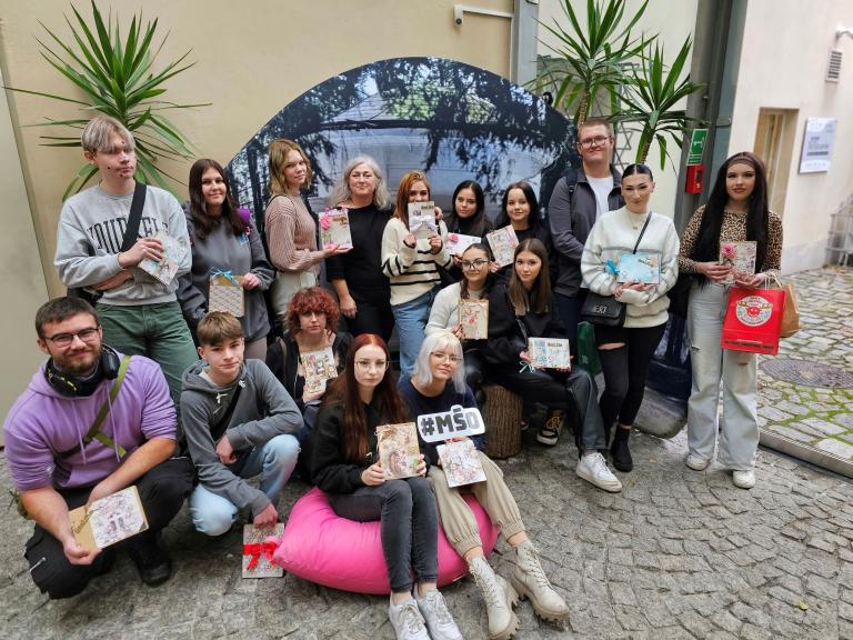 Dzień ze sztuką dla młodzieży Hufca Pracy w Kędzierzynie – Koźlu
