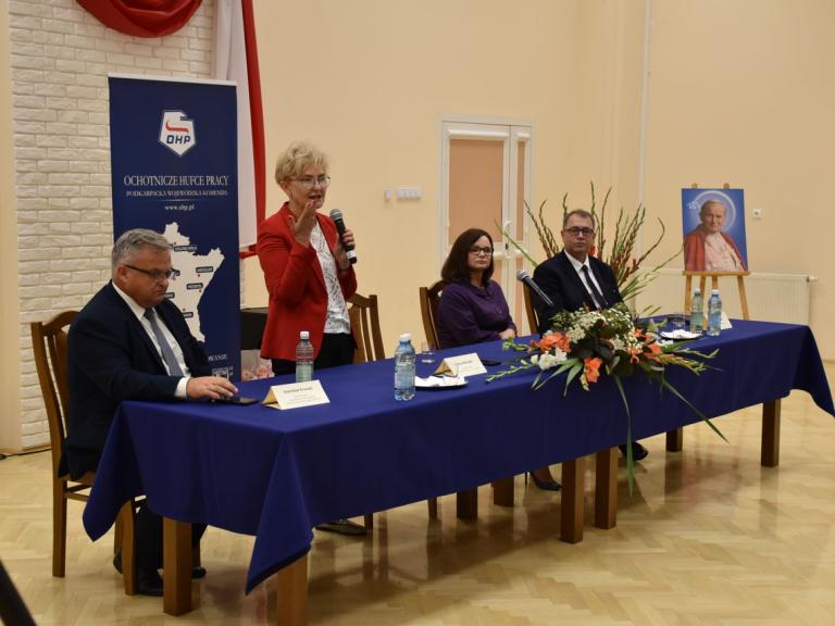 Minister Iwona Michałek  z wizytą na Podkarpaciu