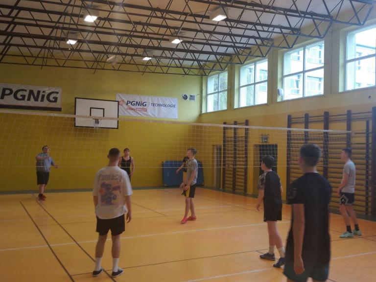 Na sportowo w 9-9 Hufcu Pracy Krosno