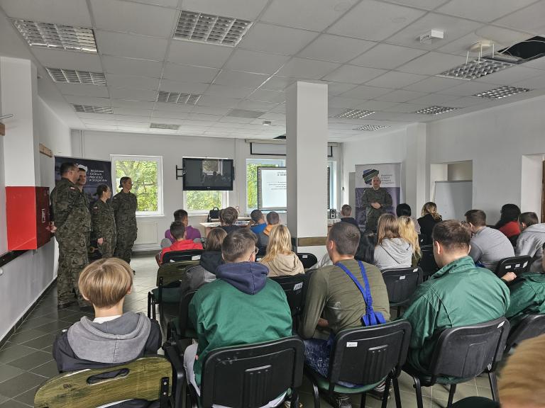 Spotkanie z Wojskowym Centrum Rekrutacji i 14-stą Zachodniopomorską Brygadą Obrony Terytorialnej w OSiW Barlinek – „Żołnierz – zawód z pasją”