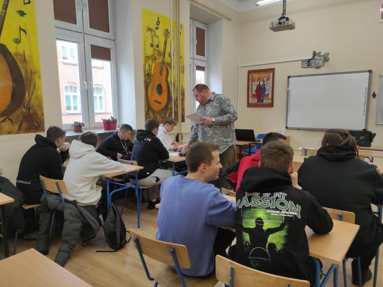 Spotkanie z doradcą zawodowym w 9-10 Hufcu Pracy