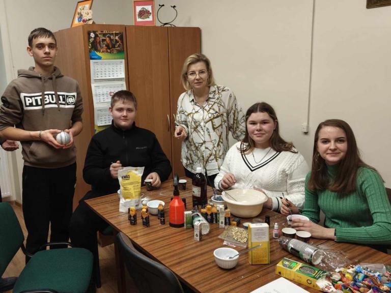 Eko pomysł na prezent w 9-17 Hufcu Pracy w Stalowej Woli