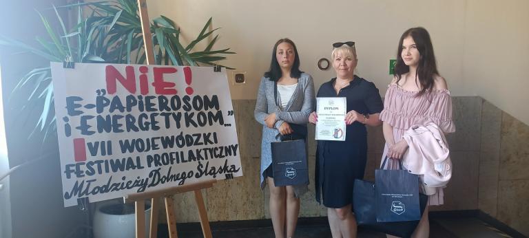 „Nie E-papierosom i energetykom” – uczestniczki z wałbrzyskiego Hufca Pracy na kolejnym Wojewódzkim Festiwalu Profilaktycznym