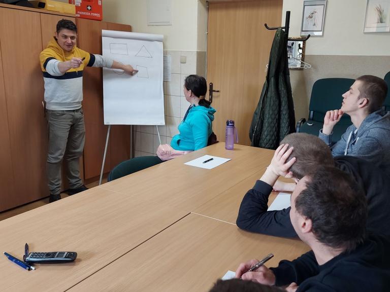 Jak mówić, żeby być dobrze zrozumianym? Spotkanie o komunikacji z podopiecznymi ŚDS w Parkoszu