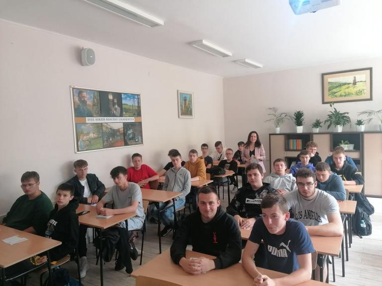 O handlu ludźmi w krośnieńskim 9-9 Hufcu Pracy