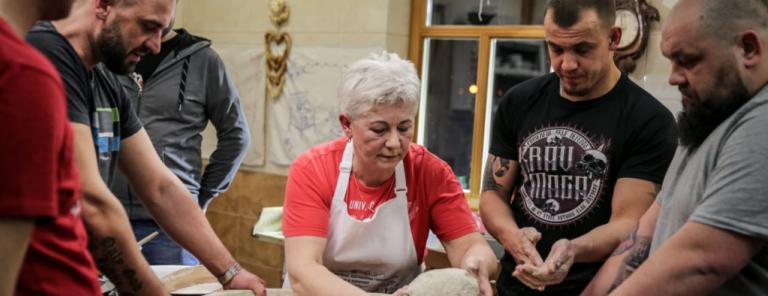 Już dzisiaj w TVP 1 o godz. 20.35 zostanie wyemitowany pierwszy odcinek reality show „Ośmiu Wspaniałych”