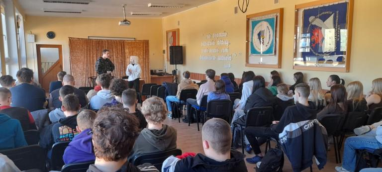 „Teatr Kurtyna” w 11-23 Hufcu Pracy w Słupsku