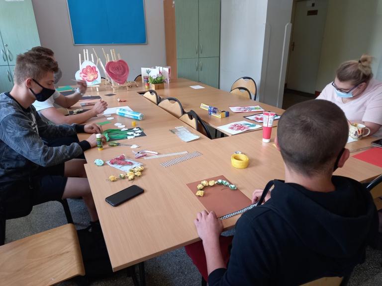 Zajęcia koła plastycznego „Pastelowy świat” w Dębicy