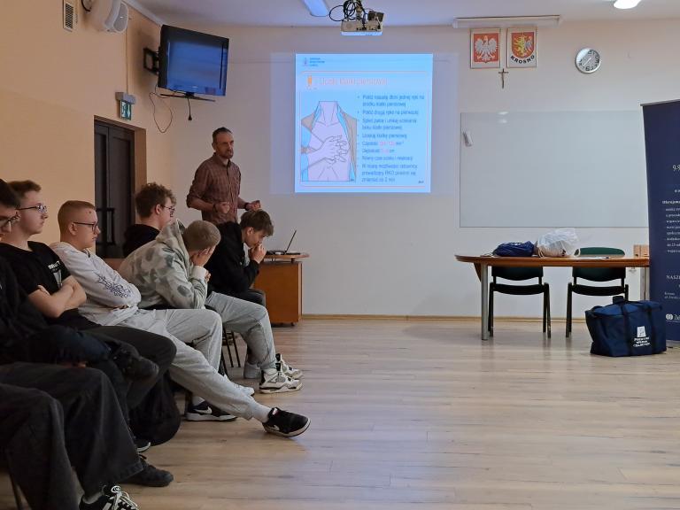 Szkolenie pierwsza pomoc przedmedyczna dla uczestników 9-9 Hufca Pracy w Krośnie