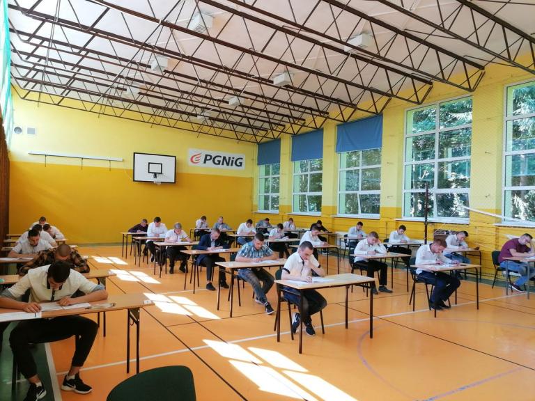 Egzamin z przygotowania zawodowego w 9-9 Hufcu Pracy w Krośnie