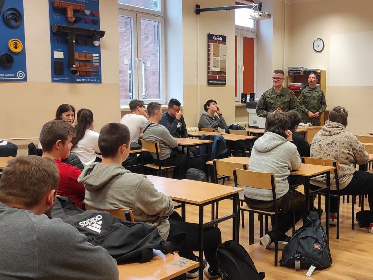 Spotkanie uczestników 9-10 HP z żołnierzami WKU i WOT
