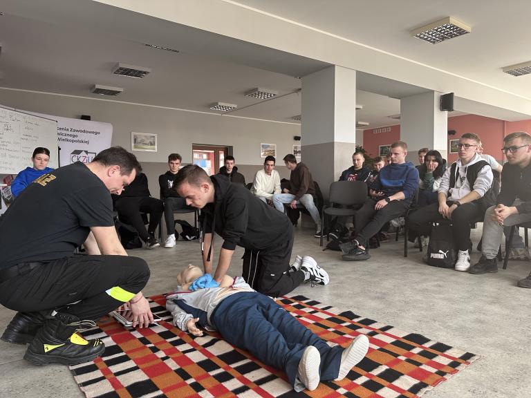 Szkolenie z pierwszej pomocy przedmedycznej w poznańskim Hufcu Pracy