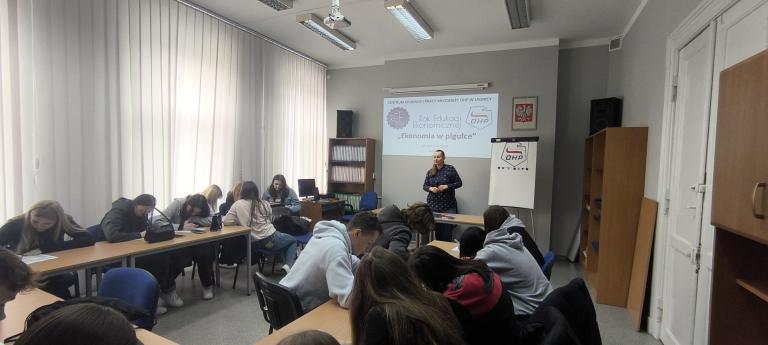 Rok Edukacji Ekonomicznej 2024- warsztaty „Ekonomia w pigułce” w CEiPM OHP w Legnicy